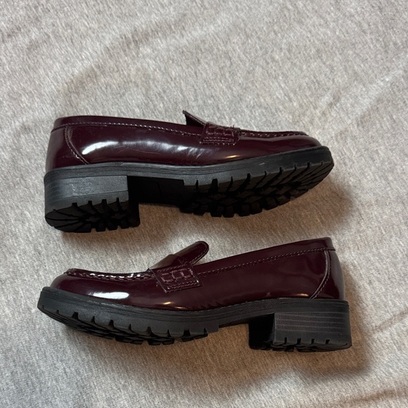 Old Navy Women's Glossy Maroon Loafers - Picture 6 of 9